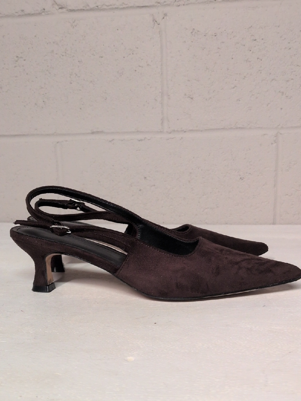 Women's Pointed Toe Slingback Faux Suede Chocolate Brown Kitten Heel Sz 8.5 NWOT - Picture 3 of 7